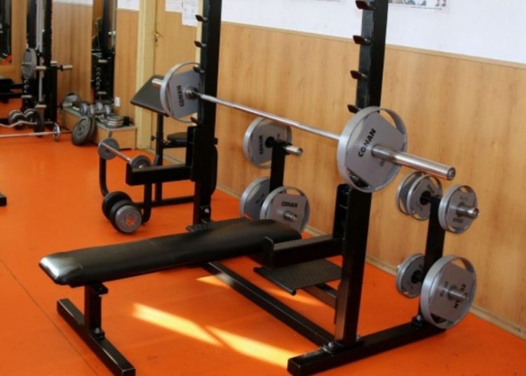 Ostrowite: W hali powstaje siłownia