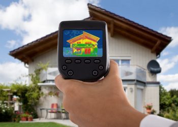 Ocieplanie poddasza pianką poliuretanową otwartokomórkową – zalety i koszt