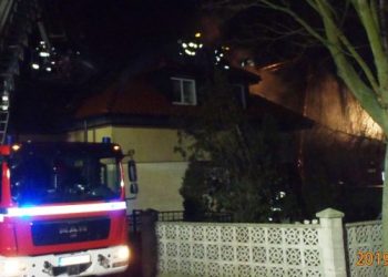 Palił się dom w Koszutach. 13 zastępów w akcji