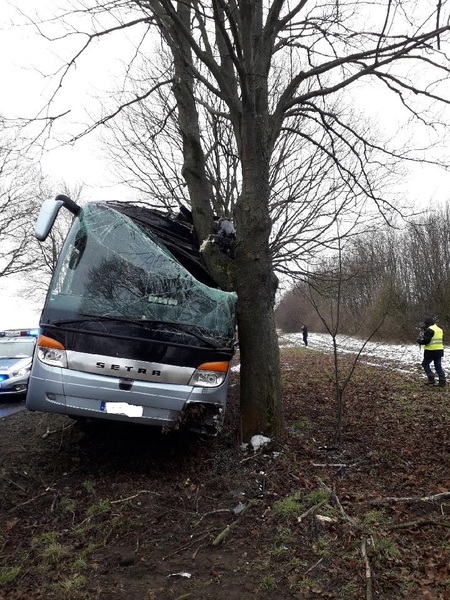 Wypadek słupeckiego autobusu z morsami [ZDJĘCIA]