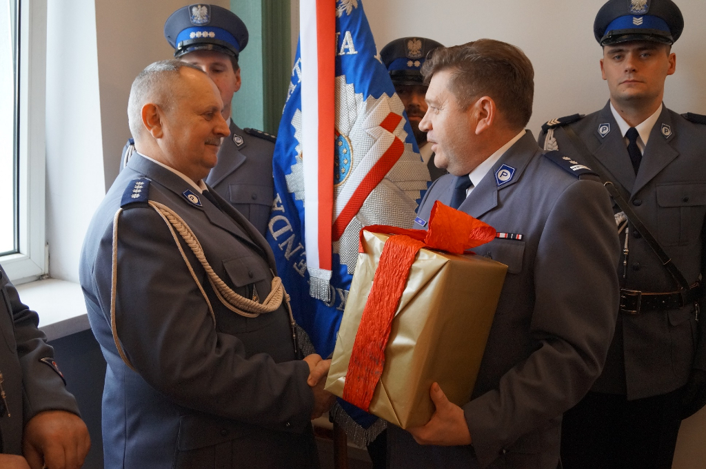 Policjanci przeszli na emeryturę