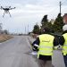 Dronem badali dym z kominów