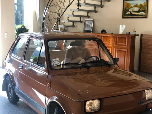 Maluch na holu, na stole czernina. Bal PRL w Czardaszu