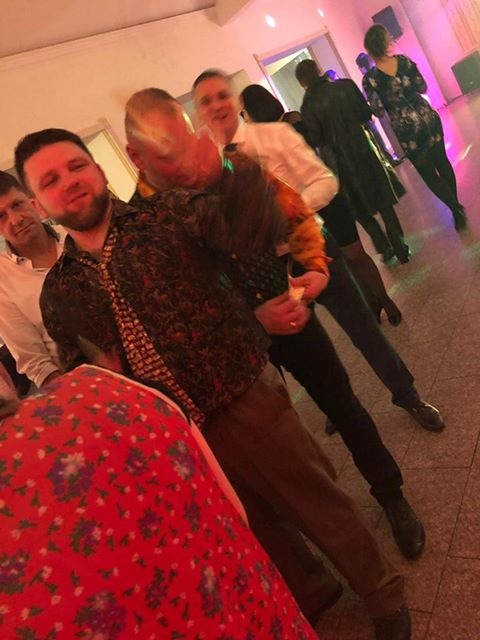 Maluch na holu, na stole czernina. Bal PRL w Czardaszu