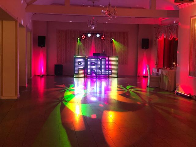 Maluch na holu, na stole czernina. Bal PRL w Czardaszu