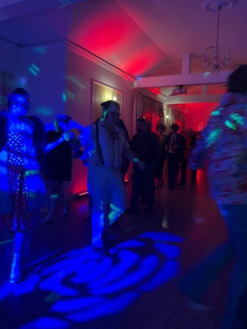 Maluch na holu, na stole czernina. Bal PRL w Czardaszu