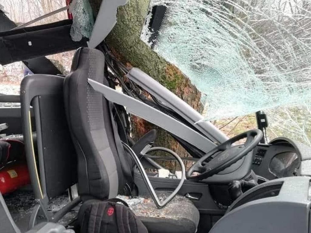 Wypadek słupeckiego autobusu z morsami [ZDJĘCIA]