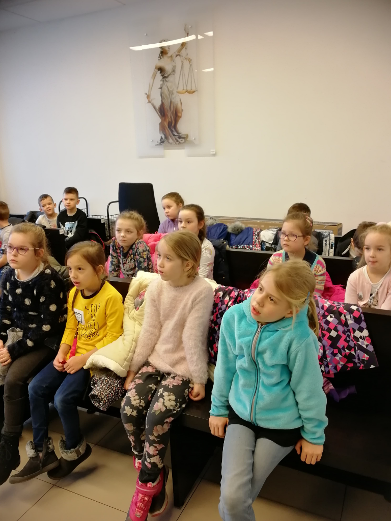 Przedszkolaki z Misia w sądzie