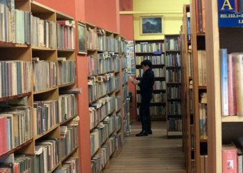 Biblioteki do budynku po gimnazjum