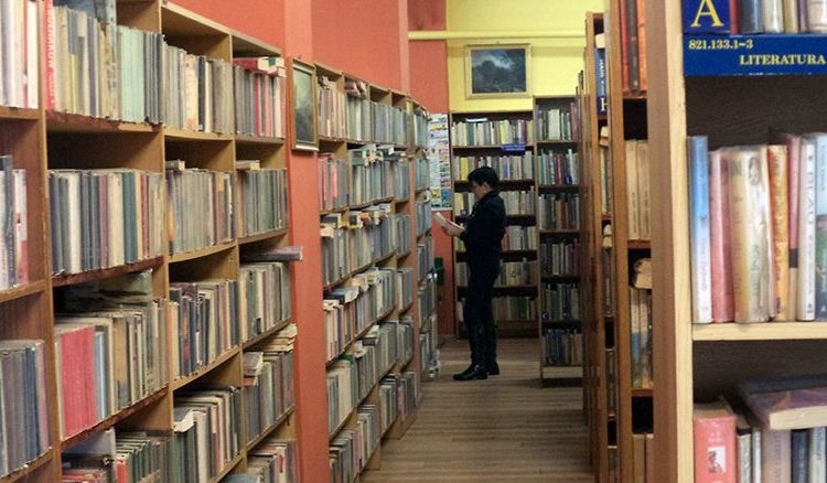 Biblioteki do budynku po gimnazjum