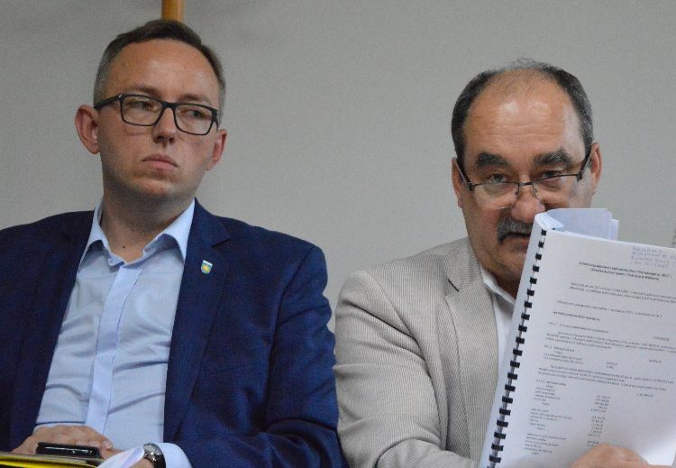 Osamotniony burmistrz. Co dalej?