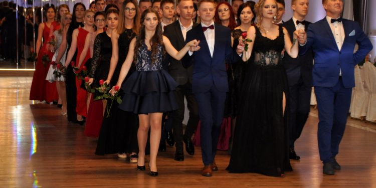 Studniówka Zespołu Szkół Zawodowych [GALERIA]