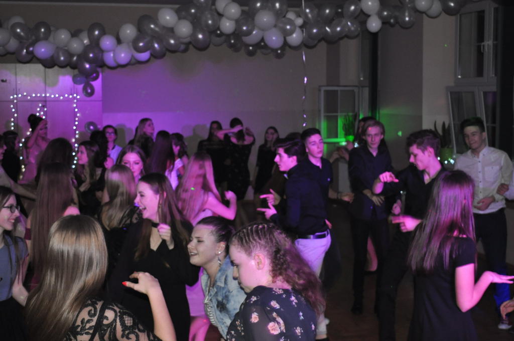 Bal Pierwszaka w LO. Zobacz zdjęcia!