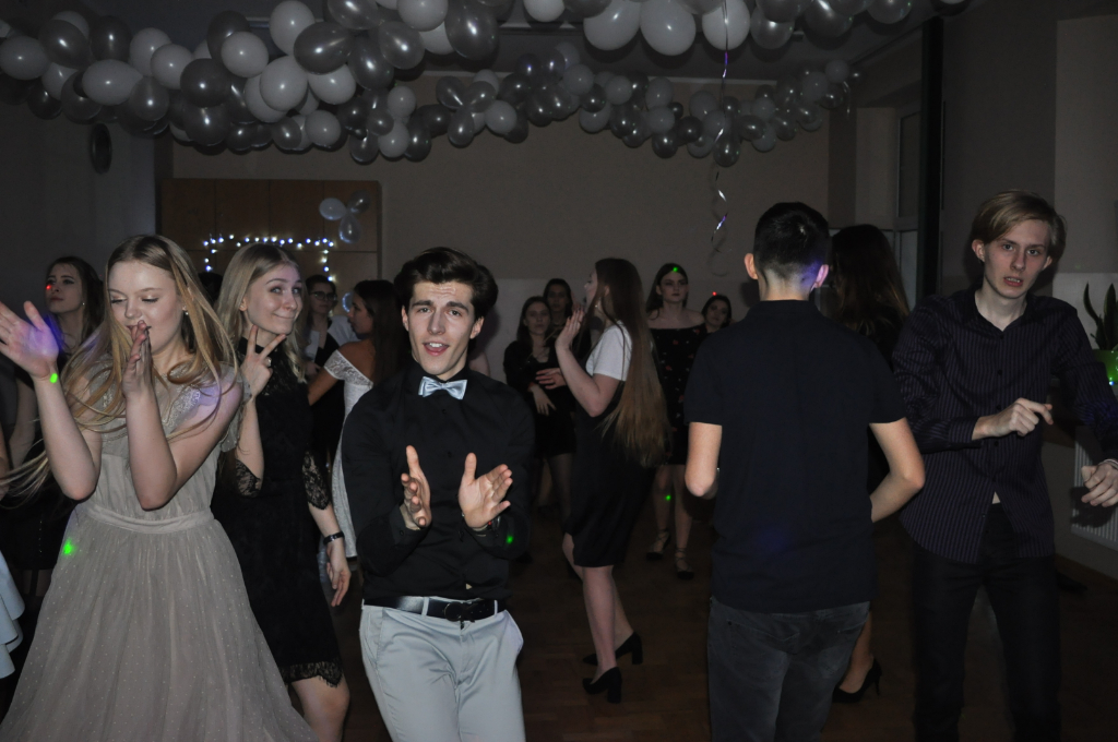 Bal Pierwszaka w LO. Zobacz zdjęcia!