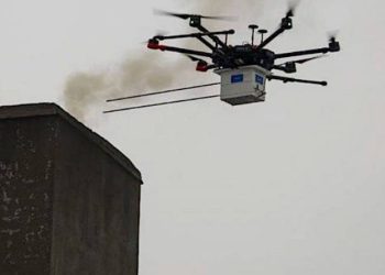 Dronem walczą ze smogiem