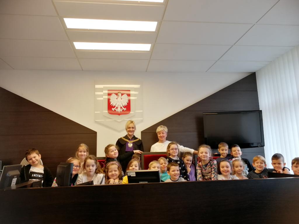 Przedszkolaki z Misia w sądzie