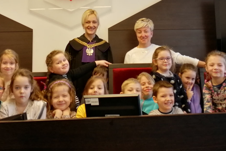 Przedszkolaki z Misia w sądzie