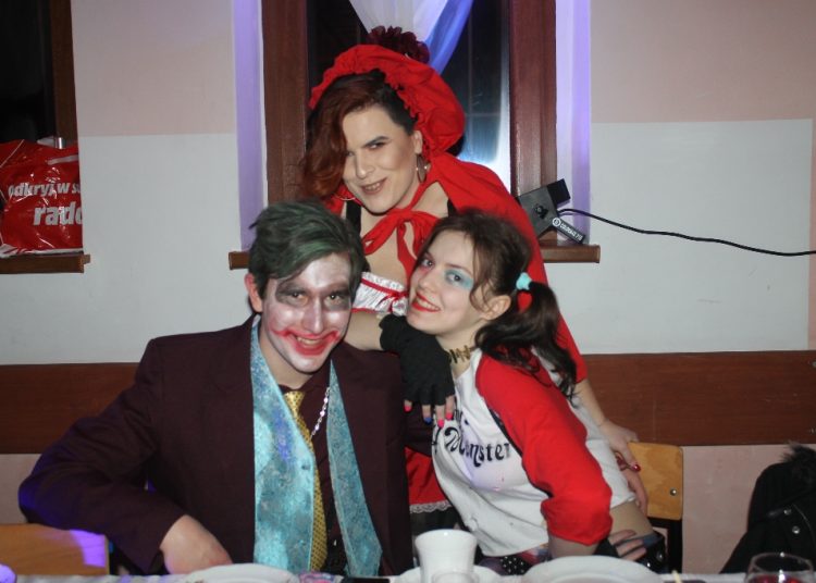 Zabawa karnawałowa w Drzewcach