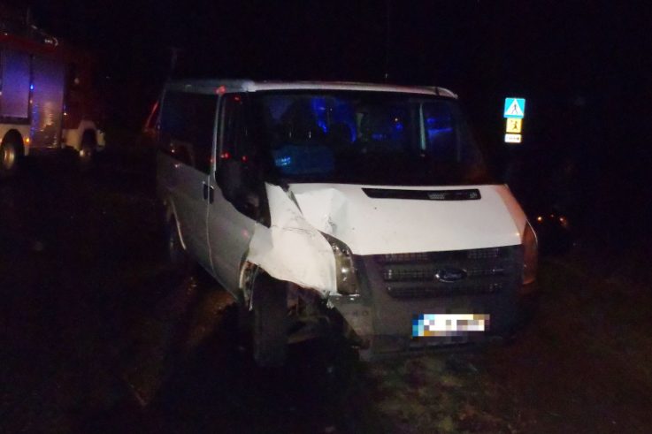 Bus zderzył się osobówką. Jedna osoba w szpitalu