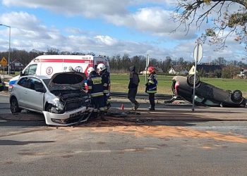 Samochód dachował na K92. Są utrudnienia