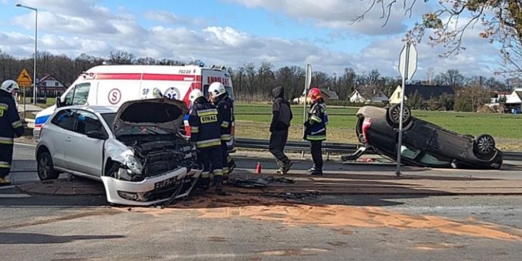 Samochód dachował na K92. Są utrudnienia