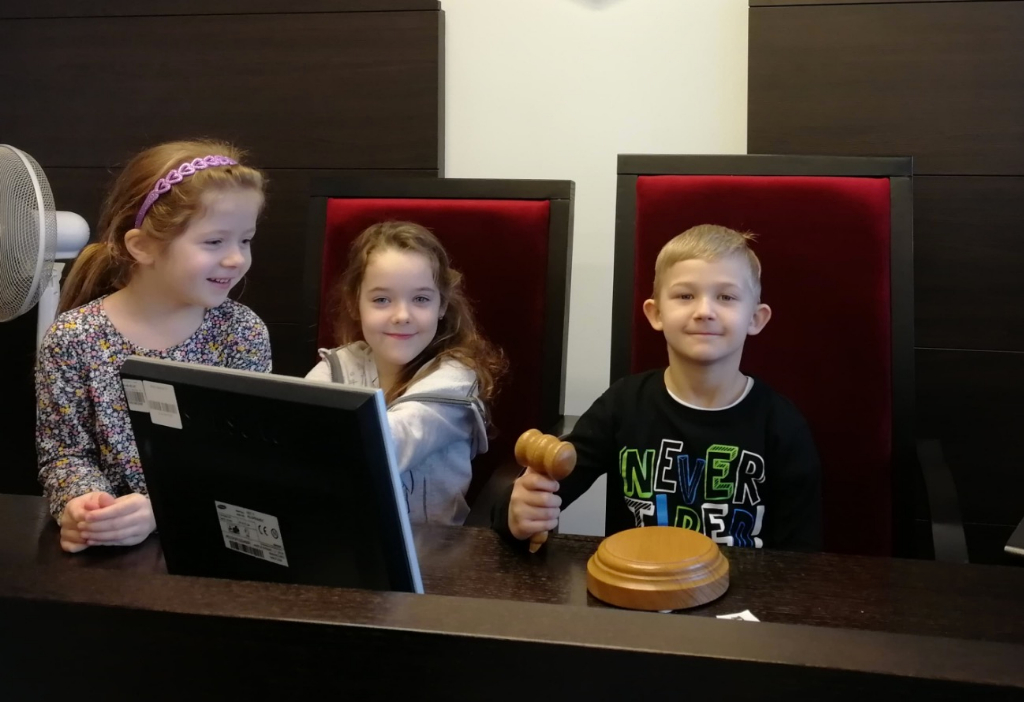 Przedszkolaki z Misia w sądzie