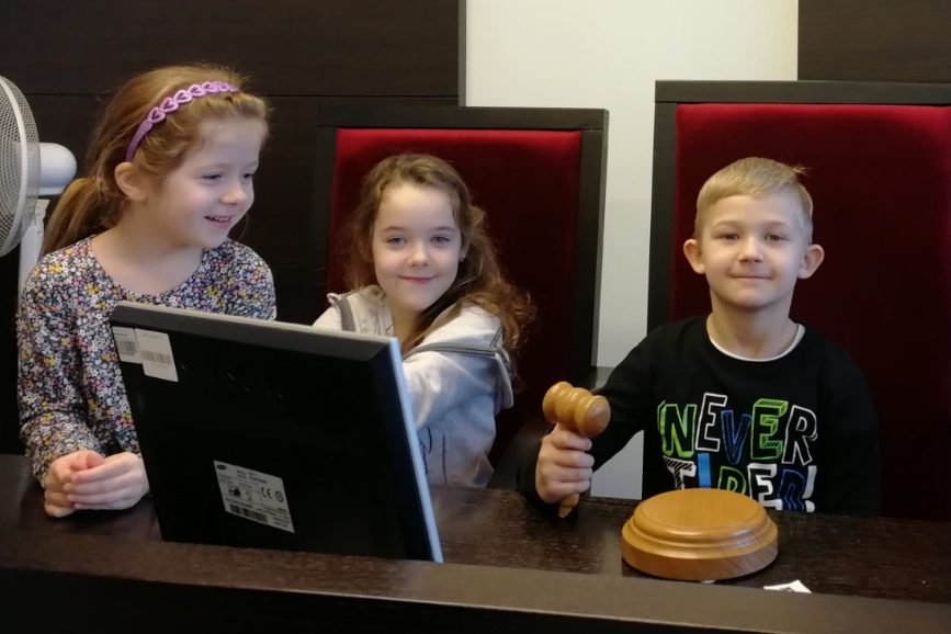 Przedszkolaki z Misia w sądzie