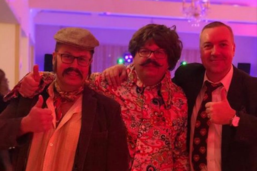 Maluch na holu, na stole czernina. Bal PRL w Czardaszu