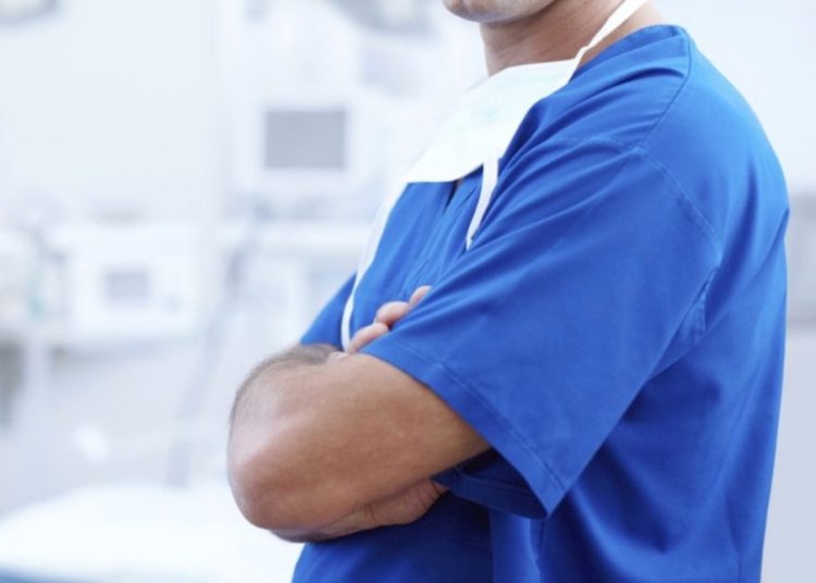 Ile zarabiają lekarze w Słupcy? Starosta podał stawki