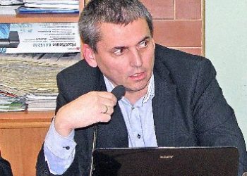 Hendrysiak mógł naruszyć etykę zawodową