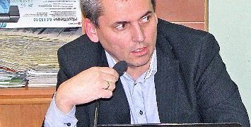 Hendrysiak mógł naruszyć etykę zawodową