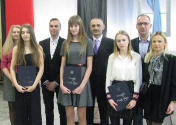 Gimnazjalistki dostały stypendia