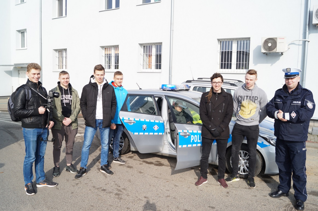 „Zostań jednym z nas”. Uczniowie Ekonomika u policjantów