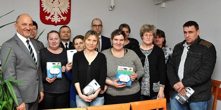 Przekazali bezpłatne czujki dymu