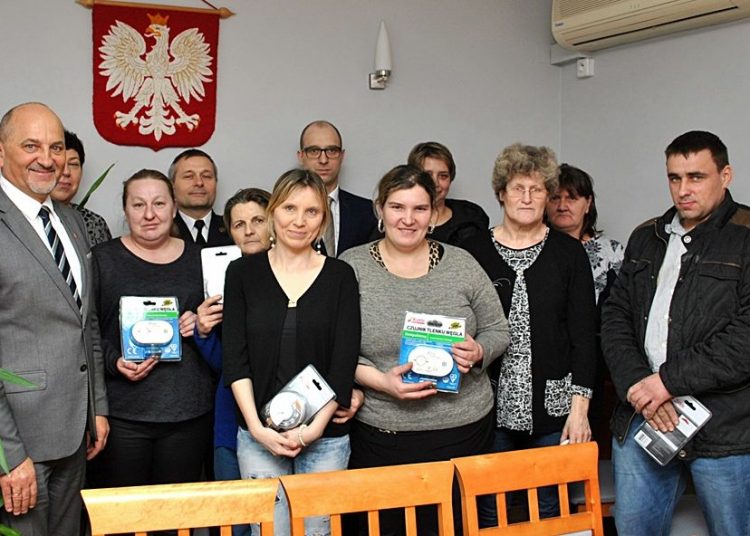 Przekazali bezpłatne czujki dymu