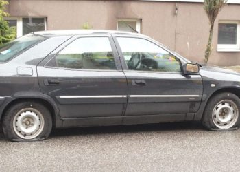 Przebili wszystkie opony w samochodzie