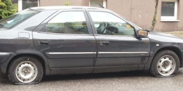 Przebili wszystkie opony w samochodzie