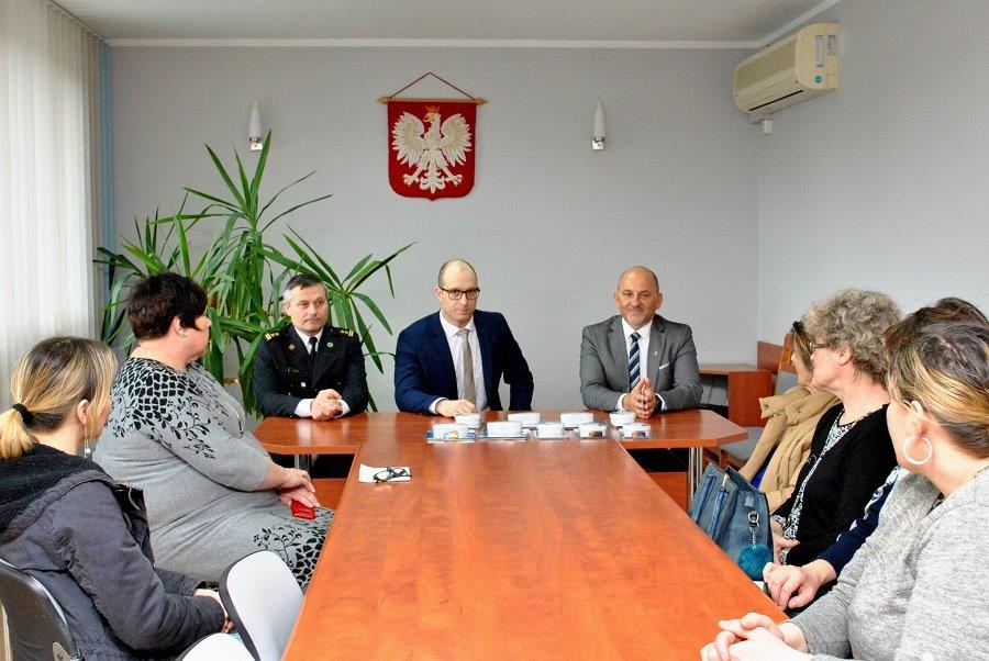 Rozdali mieszkańcom czujki czadu i dymu