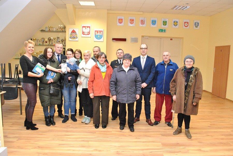 Rozdali mieszkańcom czujki czadu i dymu