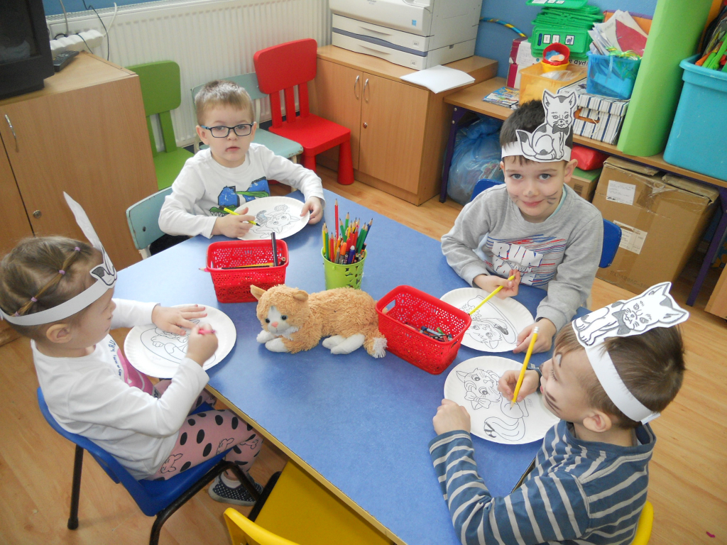 Kocie zabawy w Młodojewie