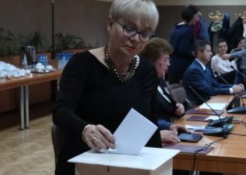 Park za halą sportową?