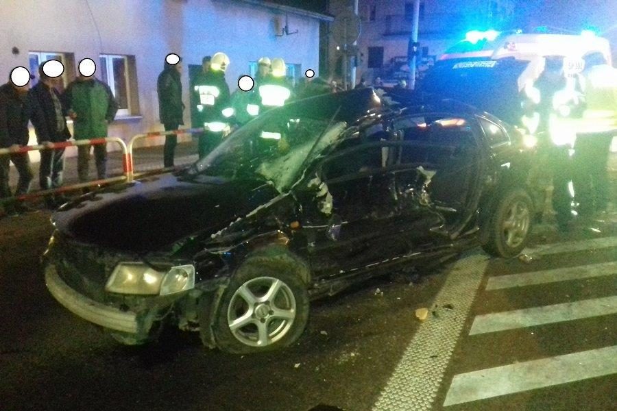 Poważny wypadek w Strzałkowie: Tir zderzył się z osobówką