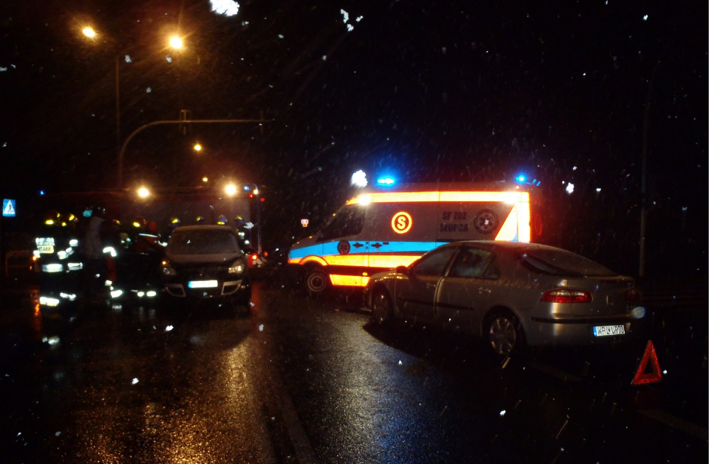 Kolizja dwóch aut na krajówce