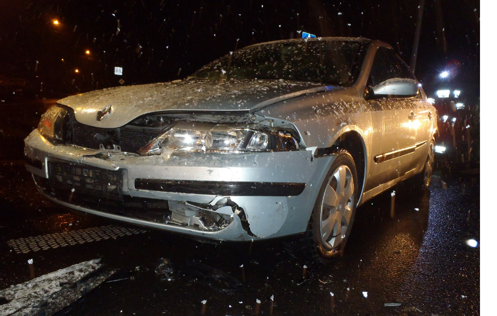 Kolizja dwóch aut na krajówce