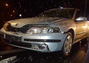 Kolizja dwóch aut na krajówce