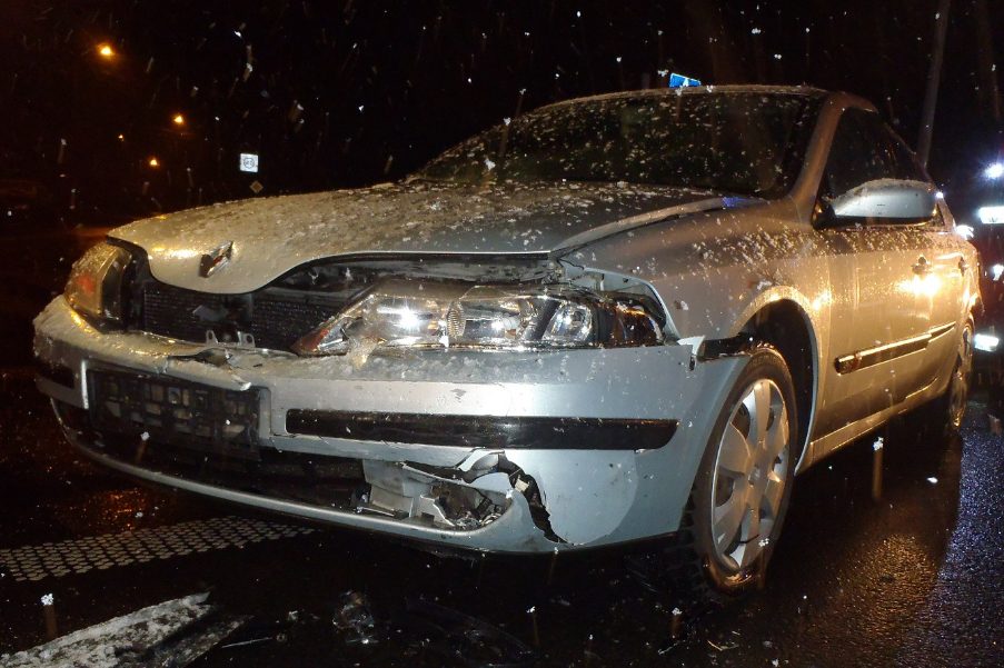 Kolizja dwóch aut na krajówce