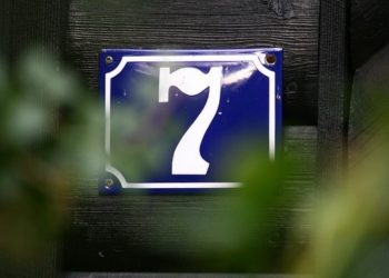 Policja sprawdza oznakowanie posesji