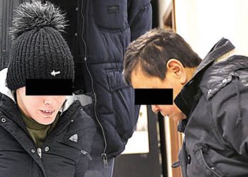 Siedzą w osobnych celach. Wkrótce zbada je psychiatra