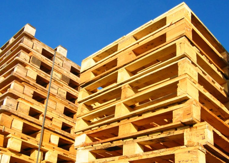 Palety wykorzystywane w transporcie – obowiązujące standardy i specyfikacja