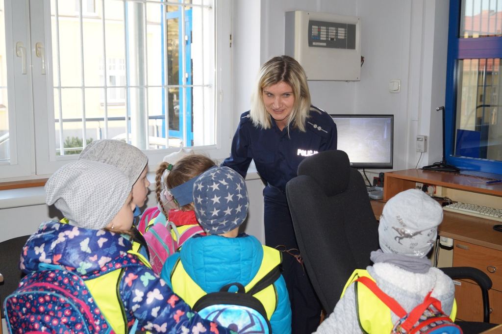 Przedszkolaki z Giewartowa z wizytą w komendzie